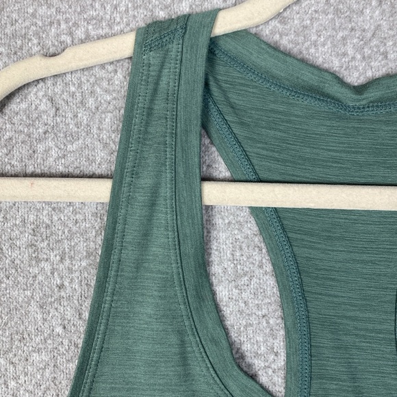 Vuori Lux performance racer back tank in heathered green M - Picture 4 of 8